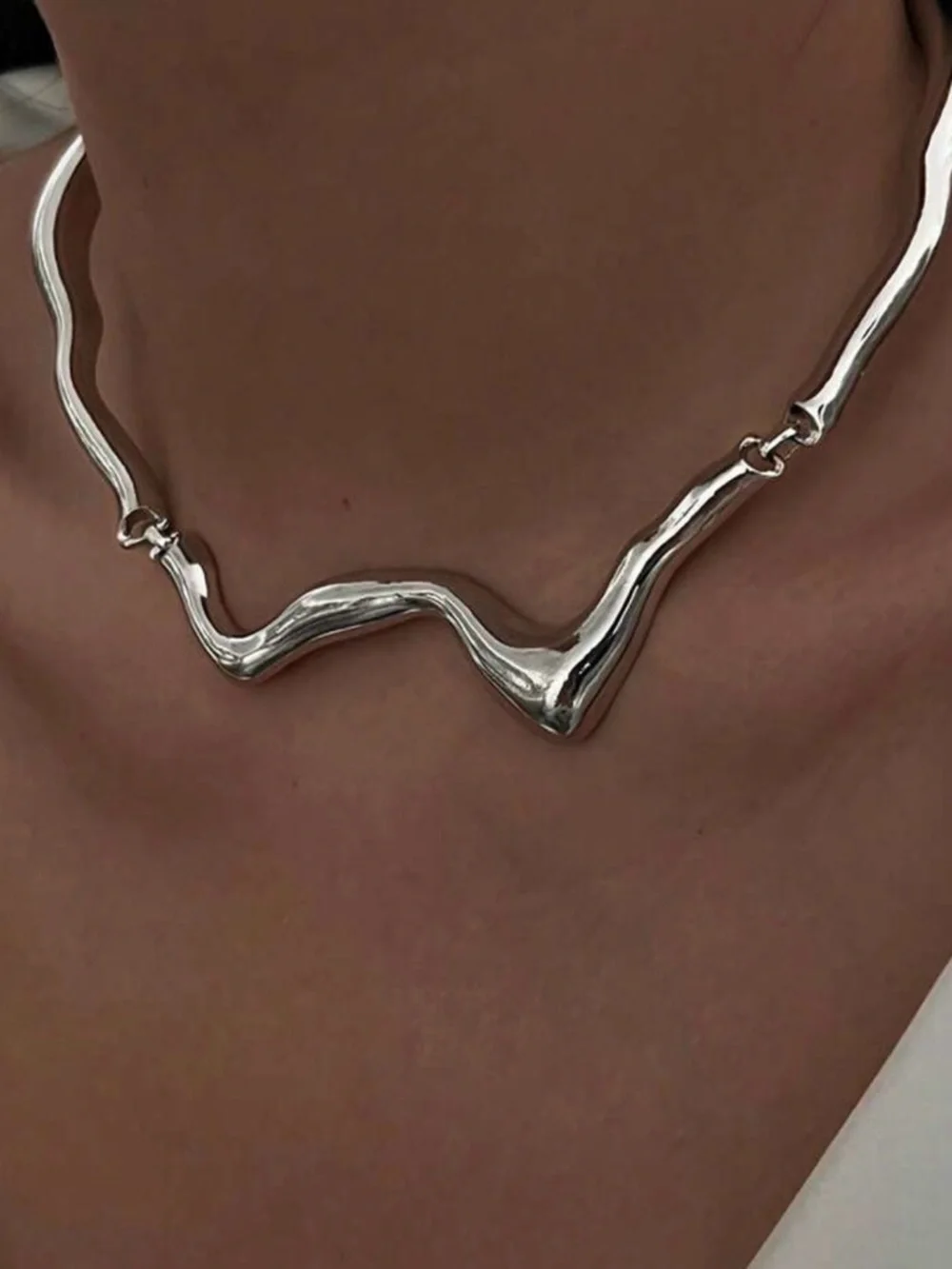 Silver Sculpted V-Shaped Choker Necklace - Women Jewelry - Picture 2 of 4